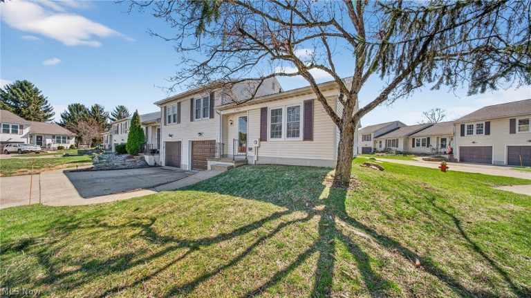 5236 Creekside Boulevard, Brunswick Hills, OH - Photo 2