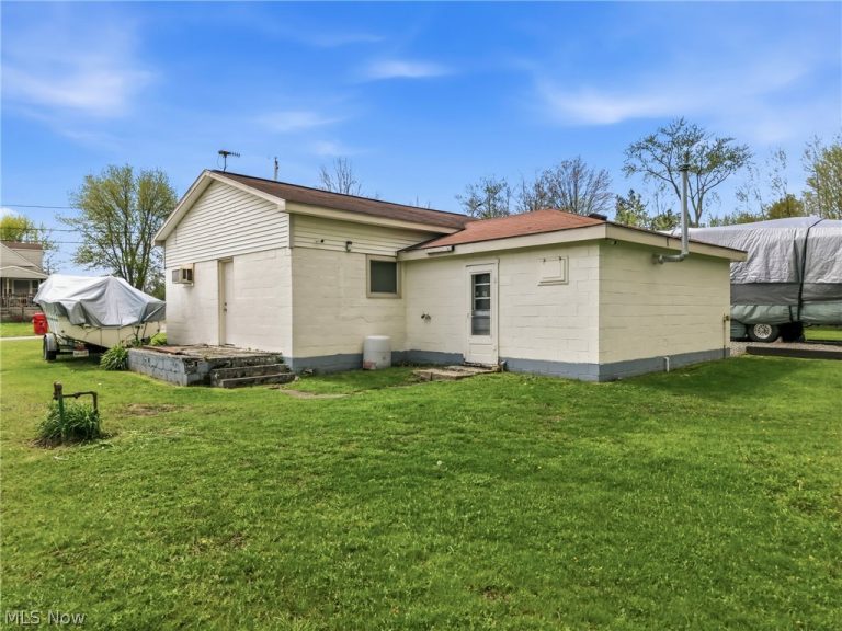 6982 Mcclure Road, Hubbard, OH - Photo 6