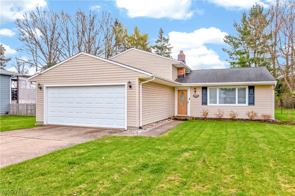 3802 Bramblewood Drive, Brunswick, OH