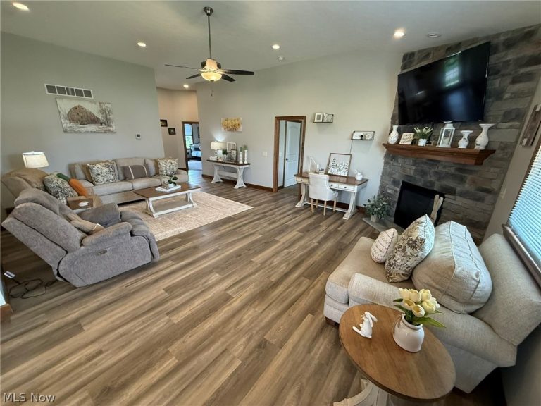 1163 Pine Bluff Drive, New Philadelphia, OH - Photo 8