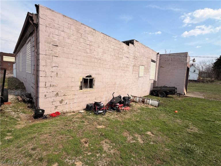 519 Hartung Place, Canton, OH - Photo 2