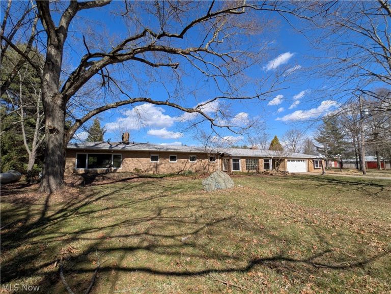16474 Palmyra Road, Lake Milton, OH - Photo 2