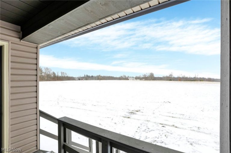 18010 Winterset Lane, Lore City, OH - Photo 4
