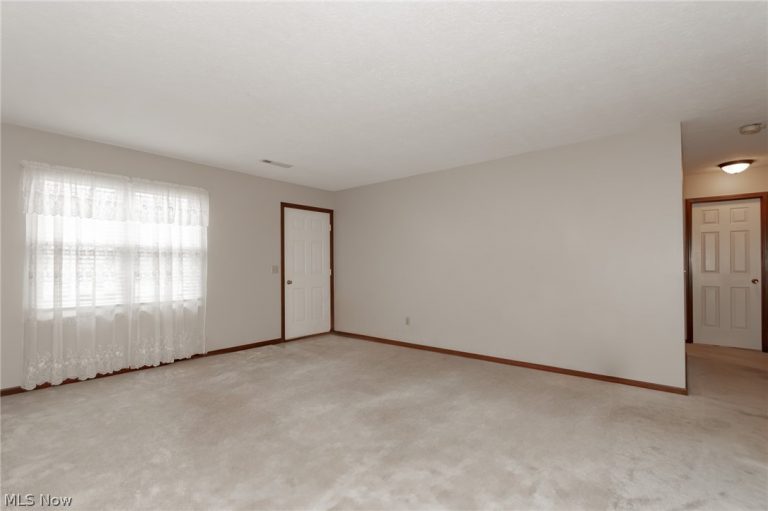 133 Hampshire Cove, Painesville Twp, OH - Photo 3
