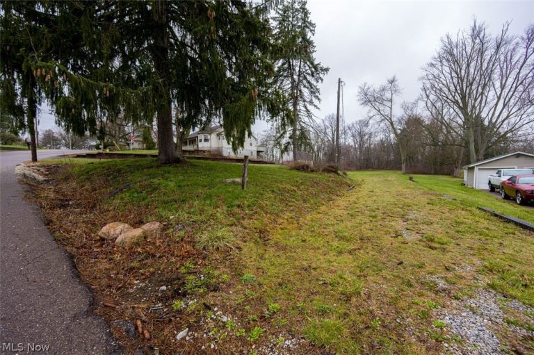 1713 Woods Road, Akron, OH - Photo 2