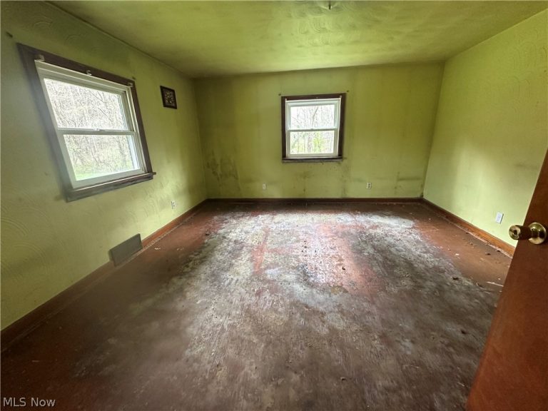 46131 Mort Drive, East Liverpool, OH - Photo 6