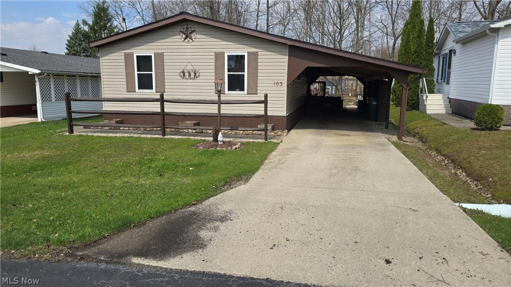 103 Greentree, Hiram, OH