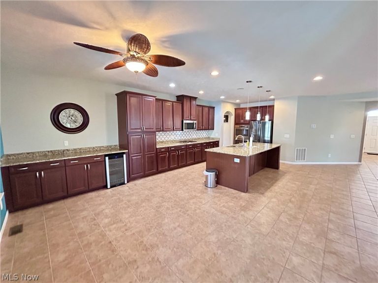 8028 Megan Meadow Drive, Hudson, OH - Photo 3