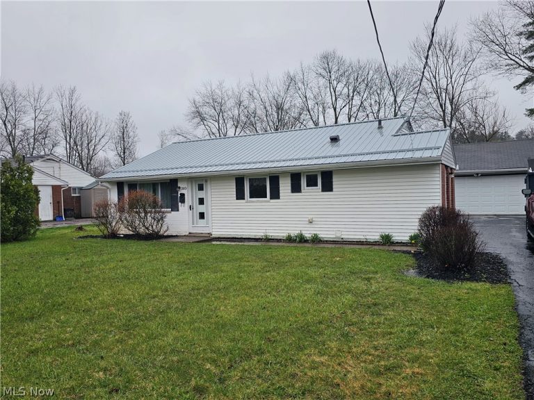 310 Cynthia Drive, Chardon, OH - Photo 5
