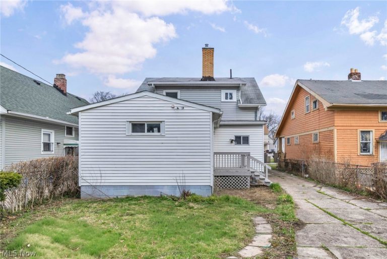 13910 Bartlett Avenue, Cleveland, OH - Photo 4