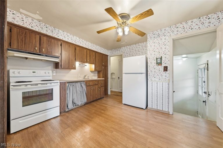 344 246th Street, Euclid, OH - Photo 5