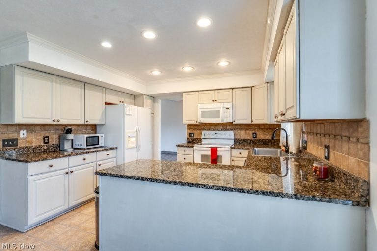 5880 Deepwood, Solon, OH - Photo 5