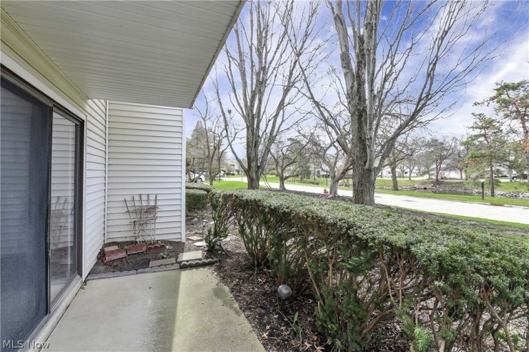 2955 Bay Drive #H4, Westlake, OH - Photo 5