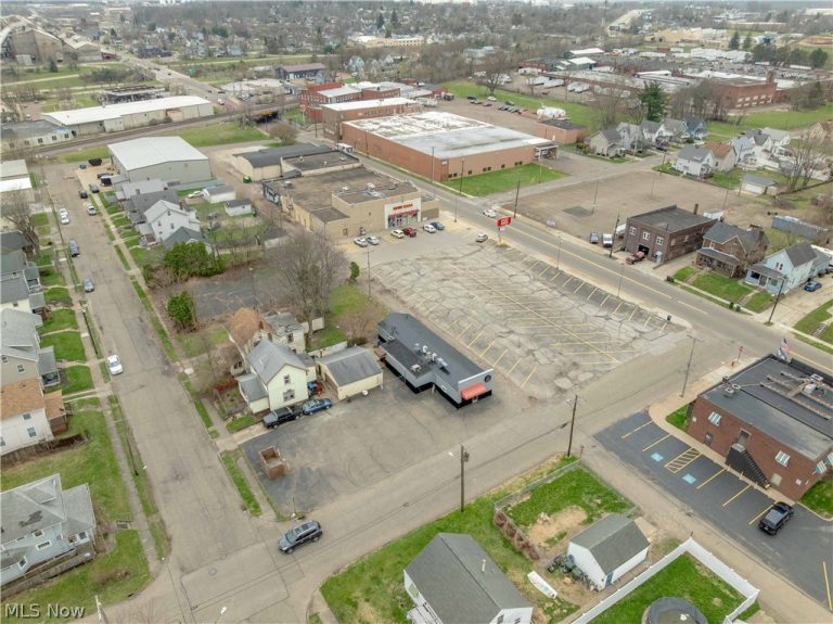 2108 Fremont Place, Canton, OH - Photo 2