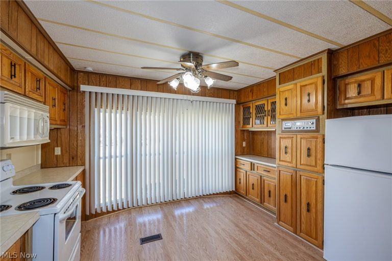 61 Parkway Street, Olmsted Twp, OH - Photo 6