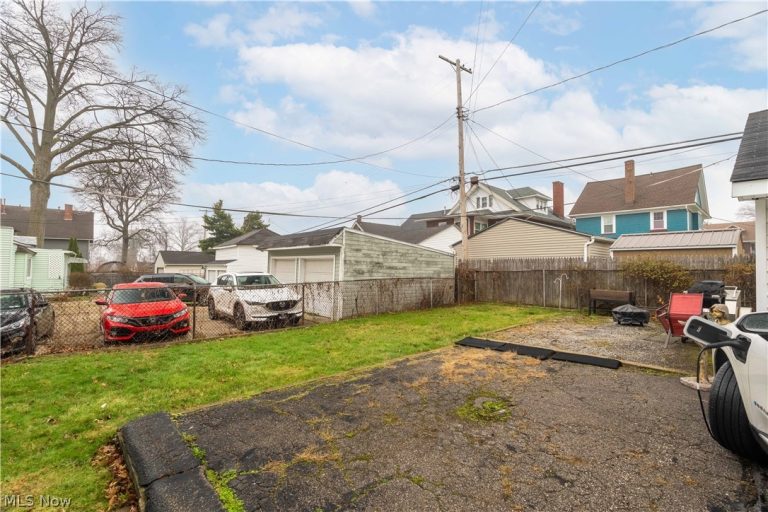 1505 Wagar Avenue, Lakewood, OH - Photo 8