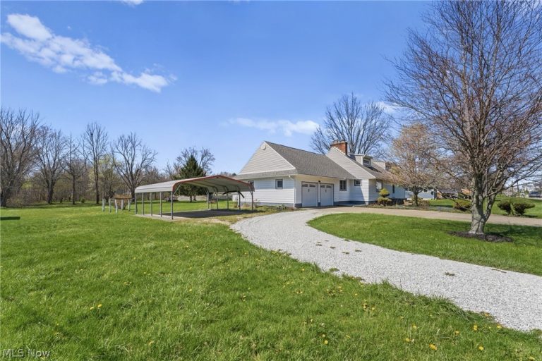 4423 Broadway Avenue, Louisville, OH - Photo 2