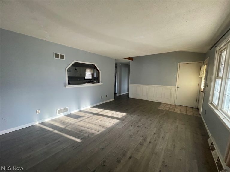 330 Walnut Hills Drive, Zanesville, OH - Photo 8