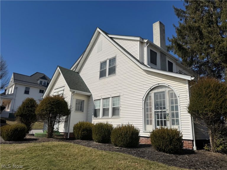 211 Main Street, St Clairsville, OH - Photo 2