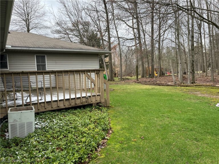 17615 Alexander Road, Walton Hills, OH - Photo 8