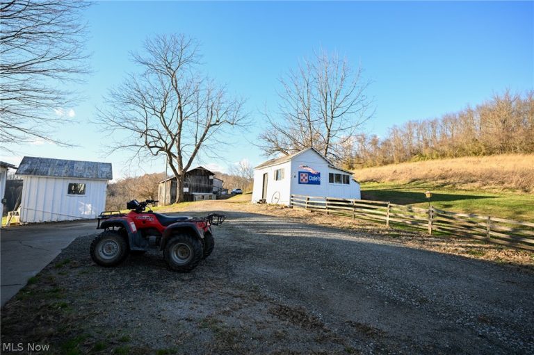 36189 Harriettsville Road, Lower Salem, OH - Photo 3