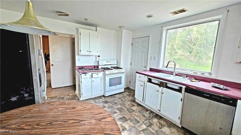 104 Spring Street, Marietta, OH - Photo 8