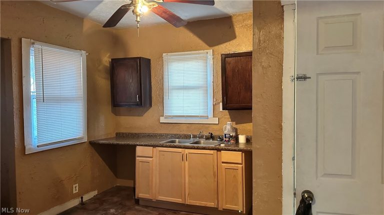 12628 Iroquois Avenue, Cleveland, OH - Photo 5