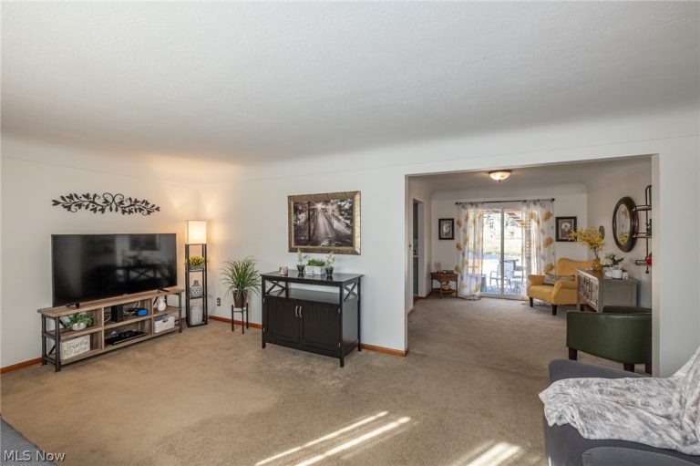 180 Leavitt Road, Amherst, OH - Photo 8