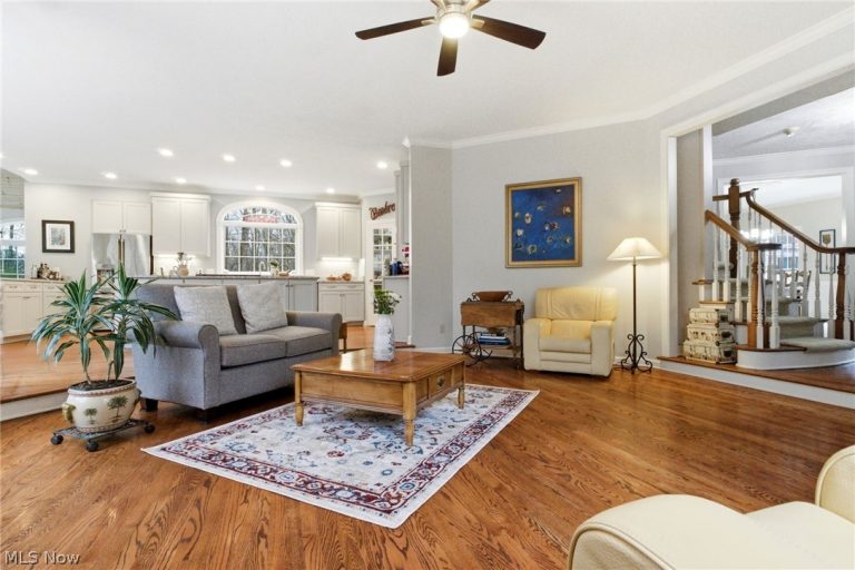 113 Champion Lane, Chagrin Falls, OH - Photo 4