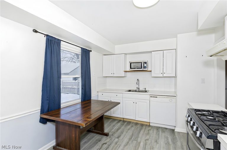 1237 Crescent Drive, Painesville, OH - Photo 5