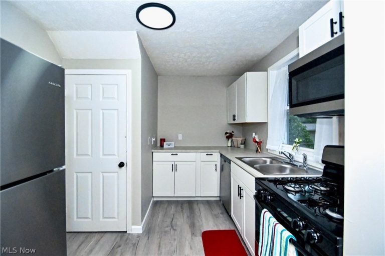 542 Montgomery Street, Akron, OH - Photo 8