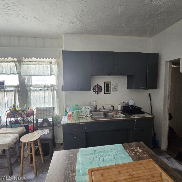 12718 Holborn Avenue, Cleveland, OH - Photo 4