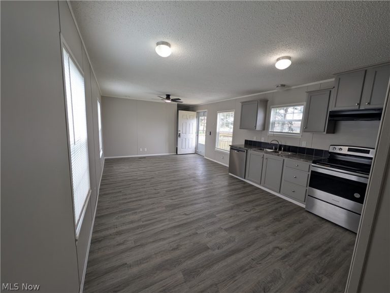 135 Kenny Brook Lane, Elyria, OH - Photo 3
