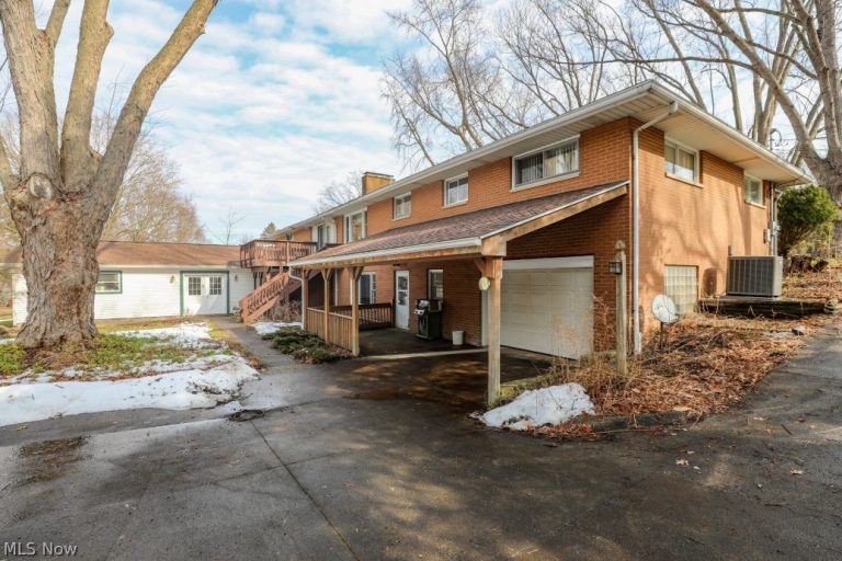 6361 Marchinn Drive, Ravenna, OH - Photo 8