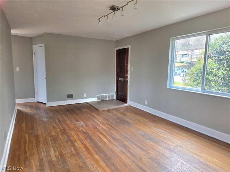 1018 Jackson Avenue, Parkersburg, WV - Photo 4