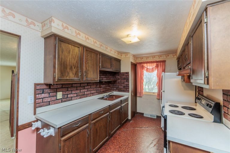 20598 Homestead Park Drive, Strongsville, OH - Photo 6
