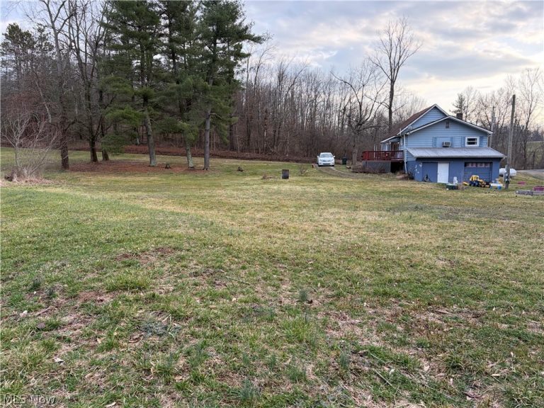 3719 Holmes Road, Cambridge, OH - Photo 2