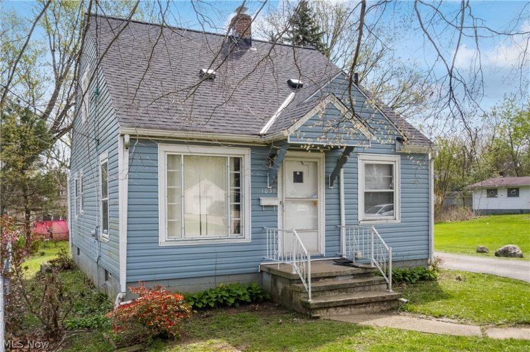 1037 Hardesty Boulevard, Akron, OH - Photo 3