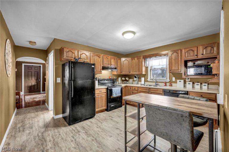 27711 Southern Avenue, North Olmsted, OH - Photo 6