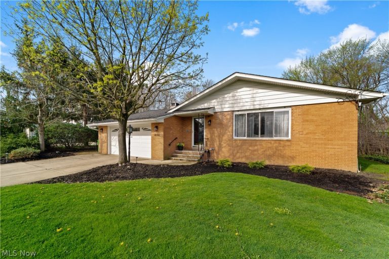 2050 Marshfield Road, Mayfield Heights, OH - Photo 2