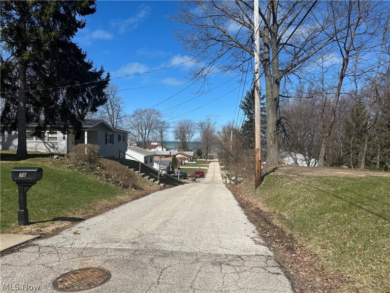 81 Wicklow Drive, Eastlake, OH - Photo 8
