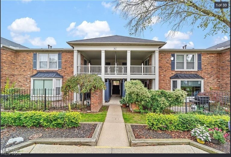 2108 Glouchester Drive, Lyndhurst, OH, 44124