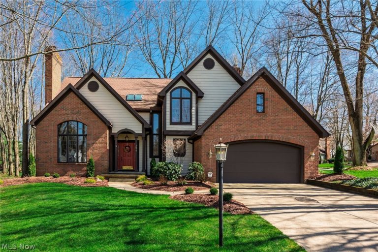 3470 Hunters Crossing, Stow, OH - Photo 3