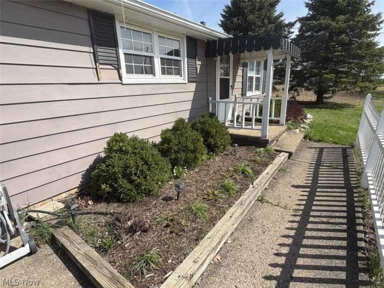 6395 Easton Street, Louisville, OH - Photo 3