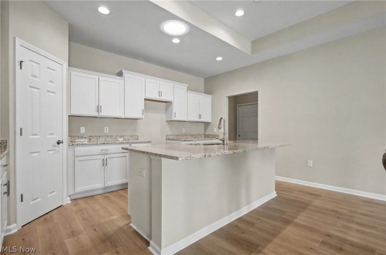 9264 Sharrott Road #1002, Poland, OH - Photo 6