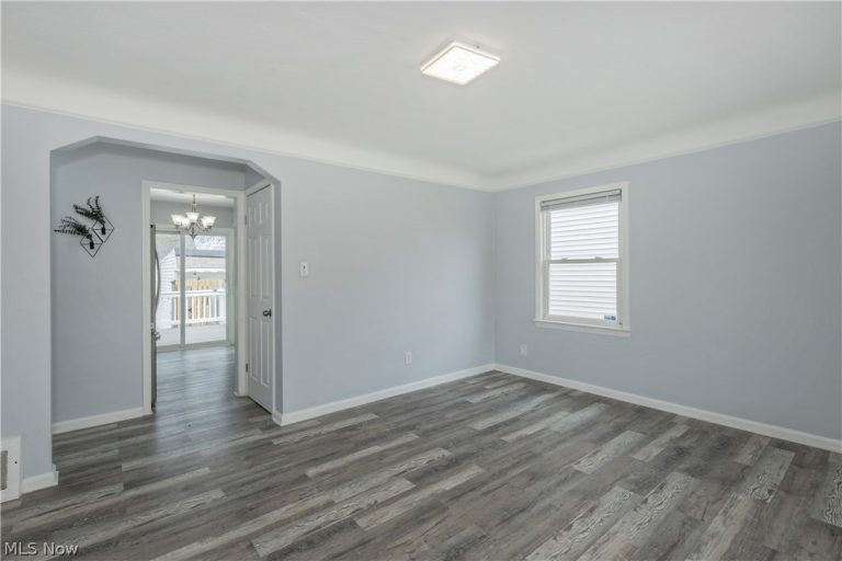 30025 Elgin Road, Wickliffe, OH - Photo 6