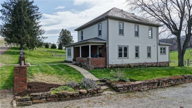 7506 Roy Andrews Road, New Philadelphia, OH - Photo 3