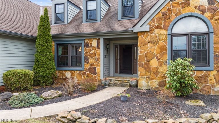 11275 Woodie Glen Drive, Chardon, OH - Photo 3