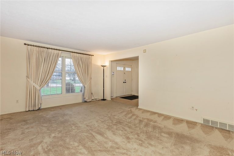 692 Davidson Drive, Highland Heights, OH - Photo 8