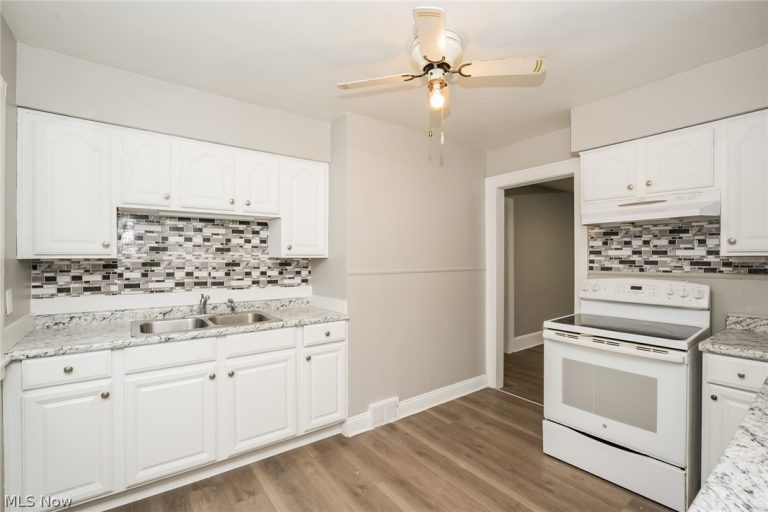 19381 Monterey Avenue, Euclid, OH - Photo 5